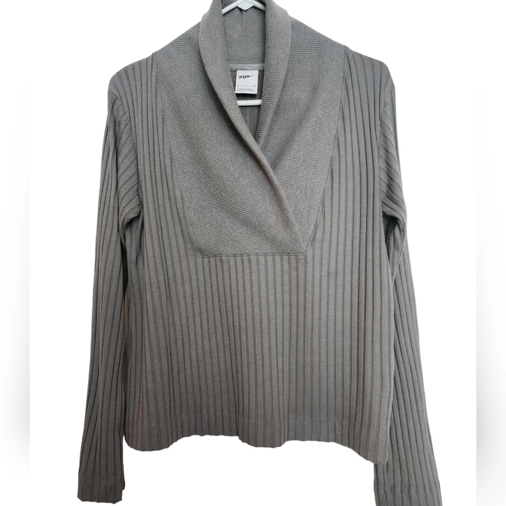 Nike Yoga Gray Ribbed Long Sleeve Shawl Collar Top SZ Medium - Picture 4 of 8